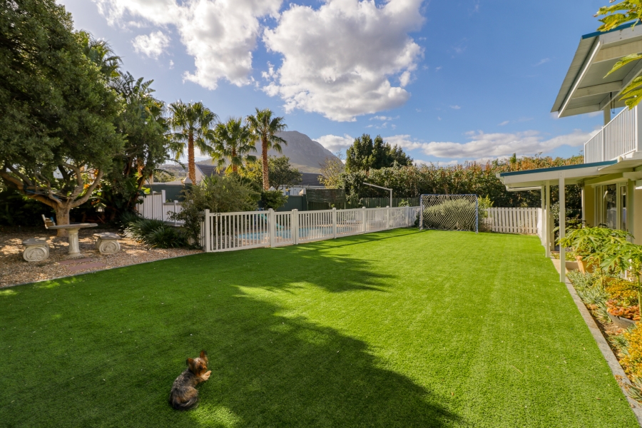 6 Bedroom Property for Sale in La Concorde Western Cape